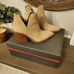 Vince Camuto GIGIETTA SNIP-TOE BOOTIE